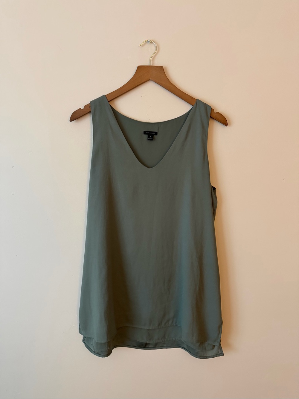 Ann Taylor Women’s Sleeveless Satin Tunic Blouse Sage Green Medium